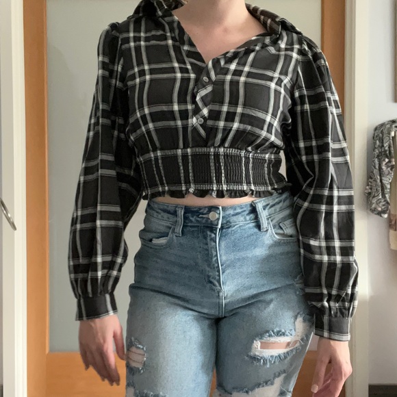 Plaid Crop Blouse - Picture 4 of 9